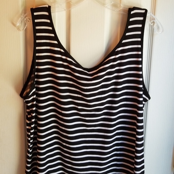 NWT J VILLAGE BLACK & WHITE TANK TOP - Picture 5 of 5